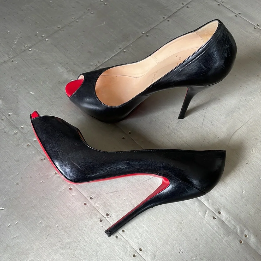 Christian louboutin Preowned black leather peep toe classic pump sz 38.5 120mm
